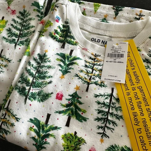 NWT Old Navy Kids Pajamas with Green Tree Print size 5T - Picture 3 of 4